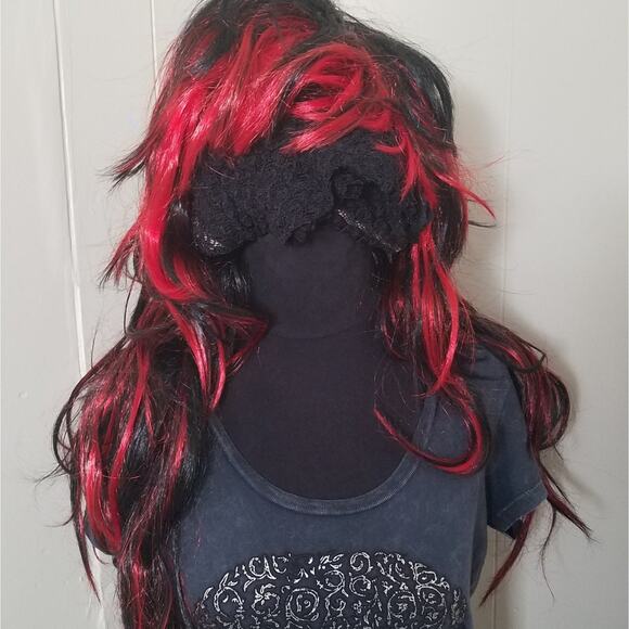 Halloween wig - Tempting Temptress - Picture 5 of 5